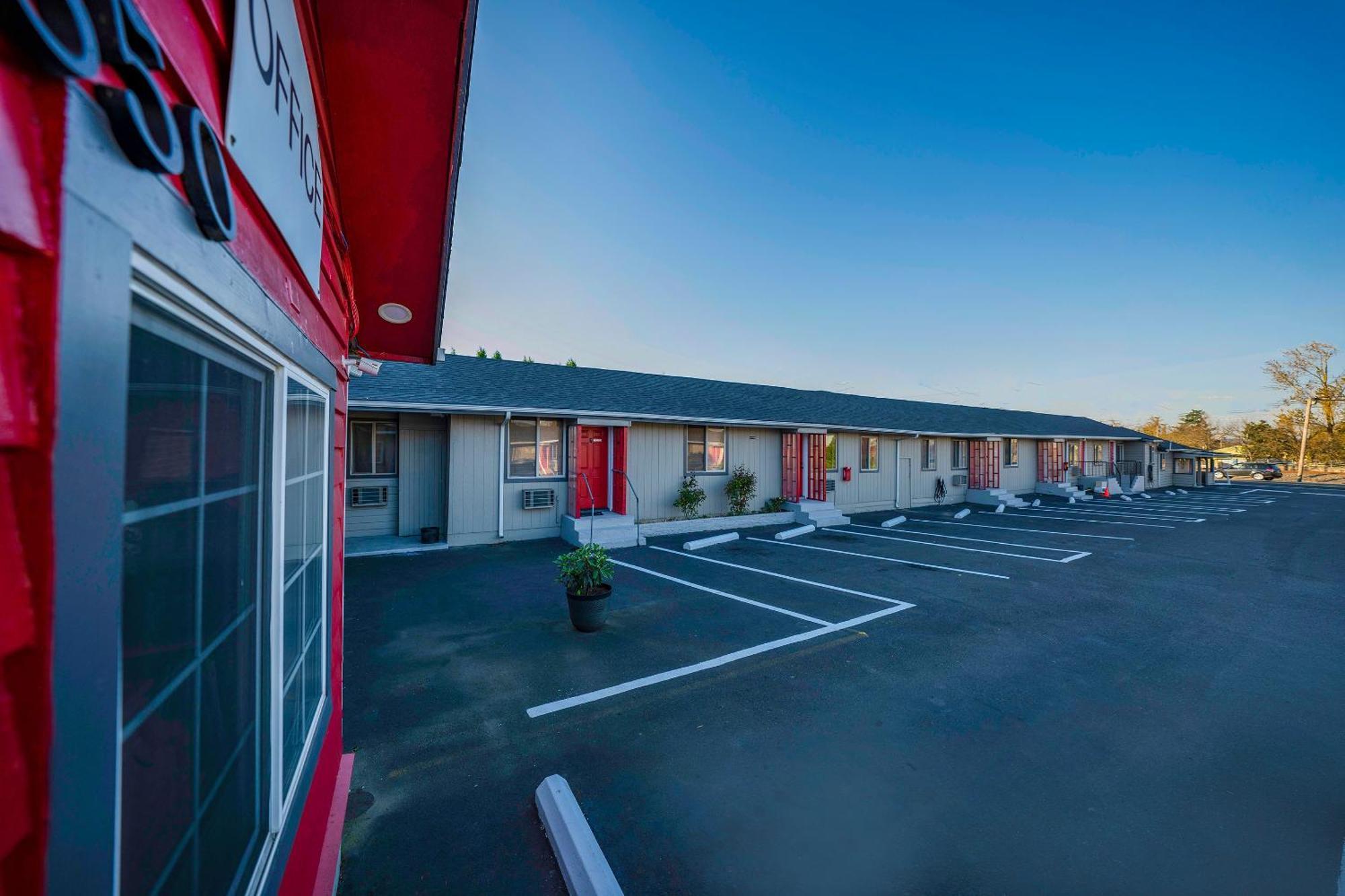 Oyo Hotel Portland Or Near Airport Грешем Экстерьер фото