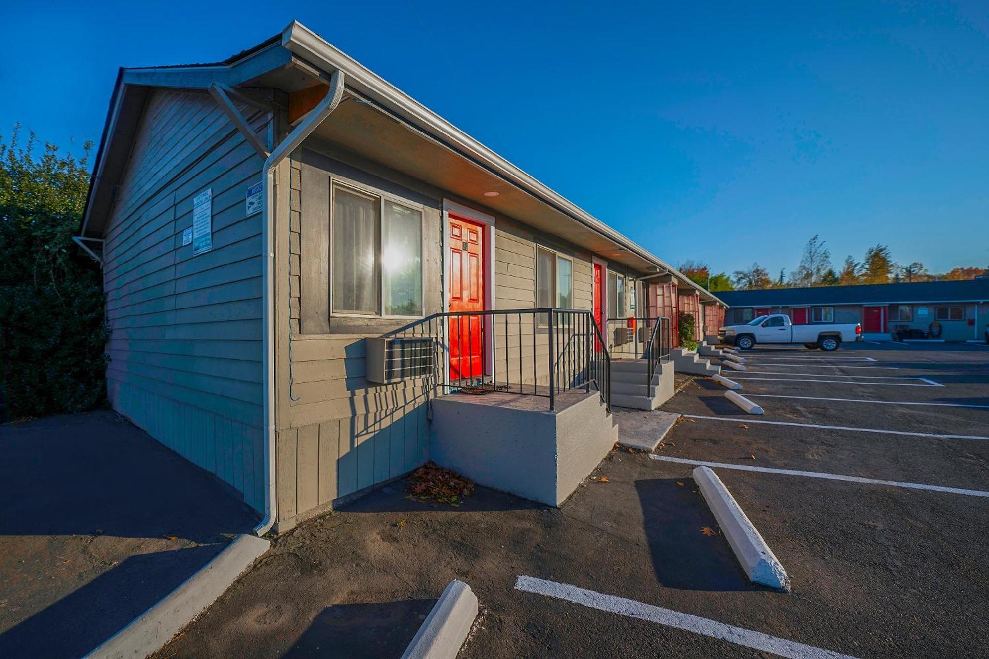 Oyo Hotel Portland Or Near Airport Грешем Экстерьер фото